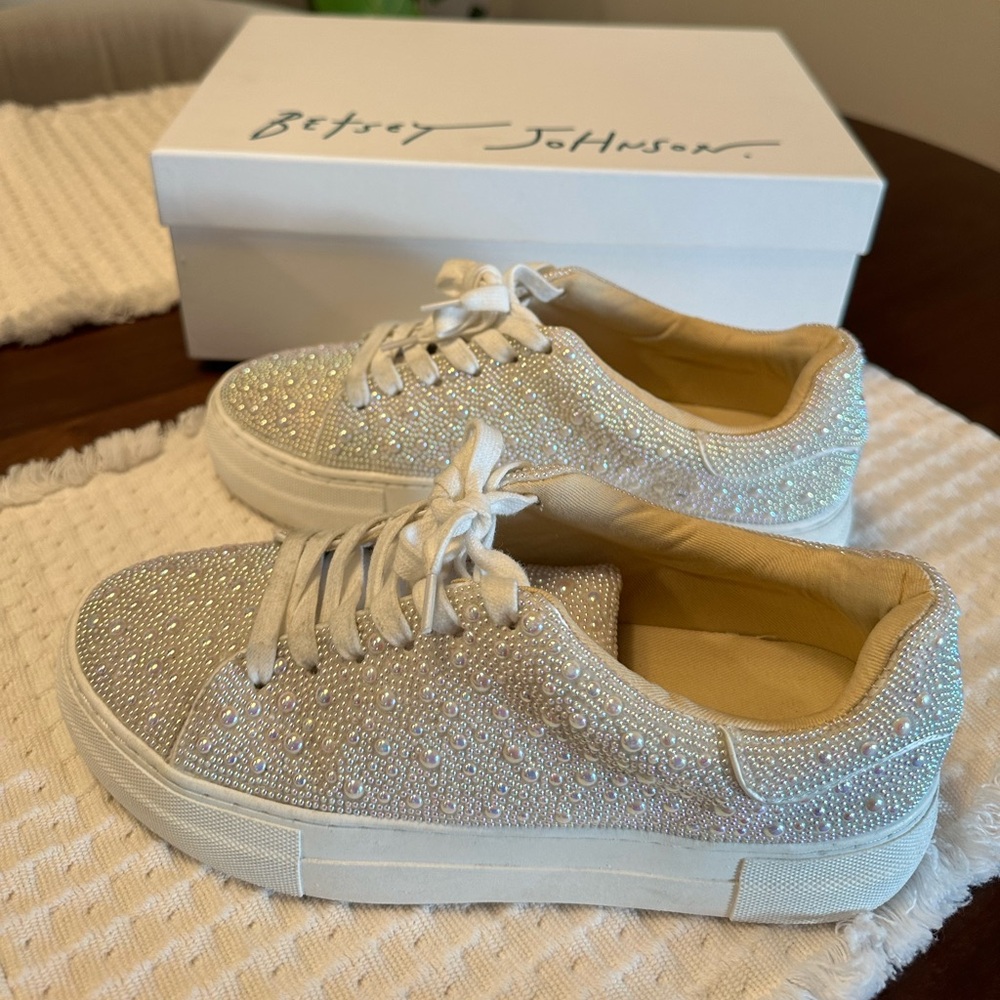 Betsey Johnson Women's Sidny Sneaker Pearl Size: 8 - Picture 4 of 8